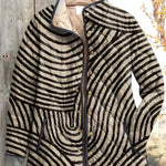 Ortrud™ | Quilted Jacket in Striped Swirl