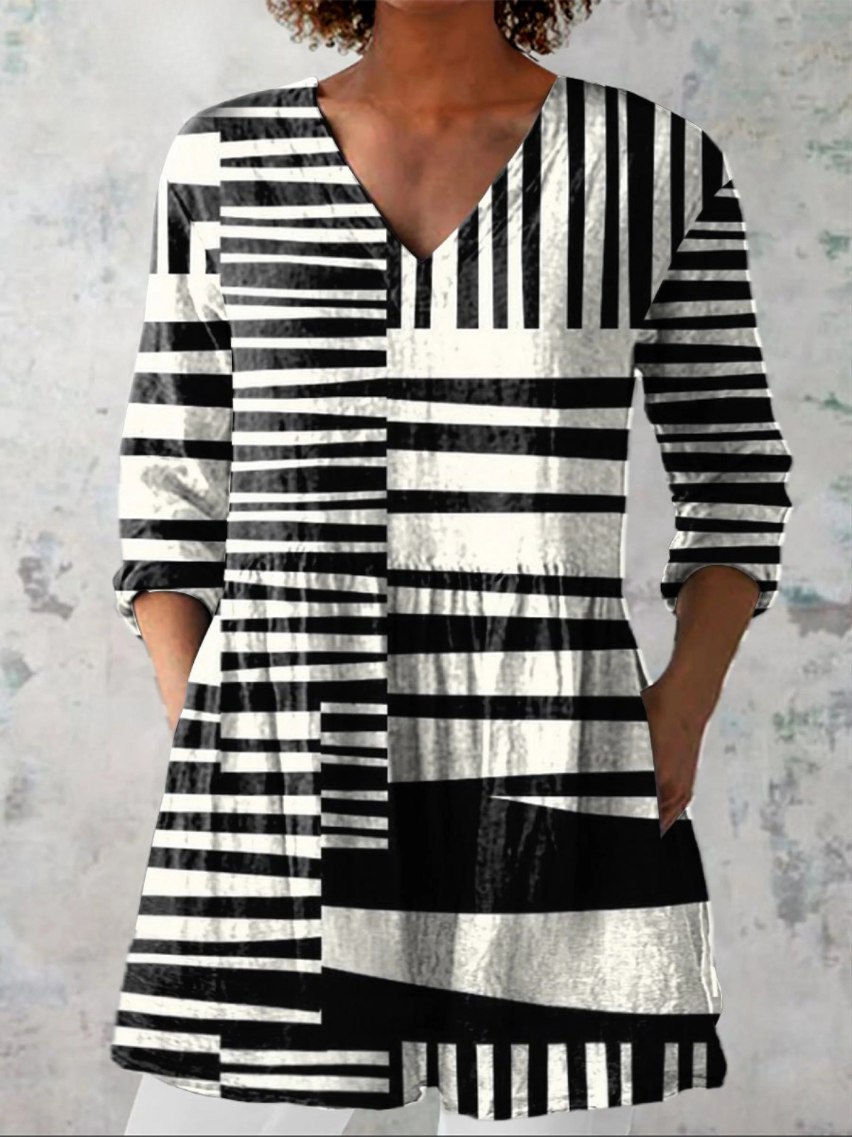 Quinn | Long Blouse with Bold Print — view 2